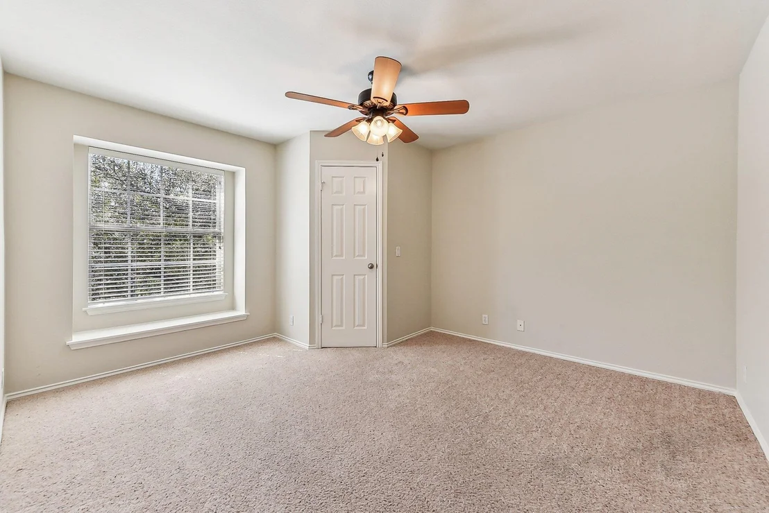 Photo of 3998 Lord Byron CIR
