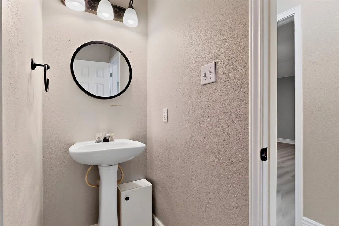 Photo of 5008 Barlow DR