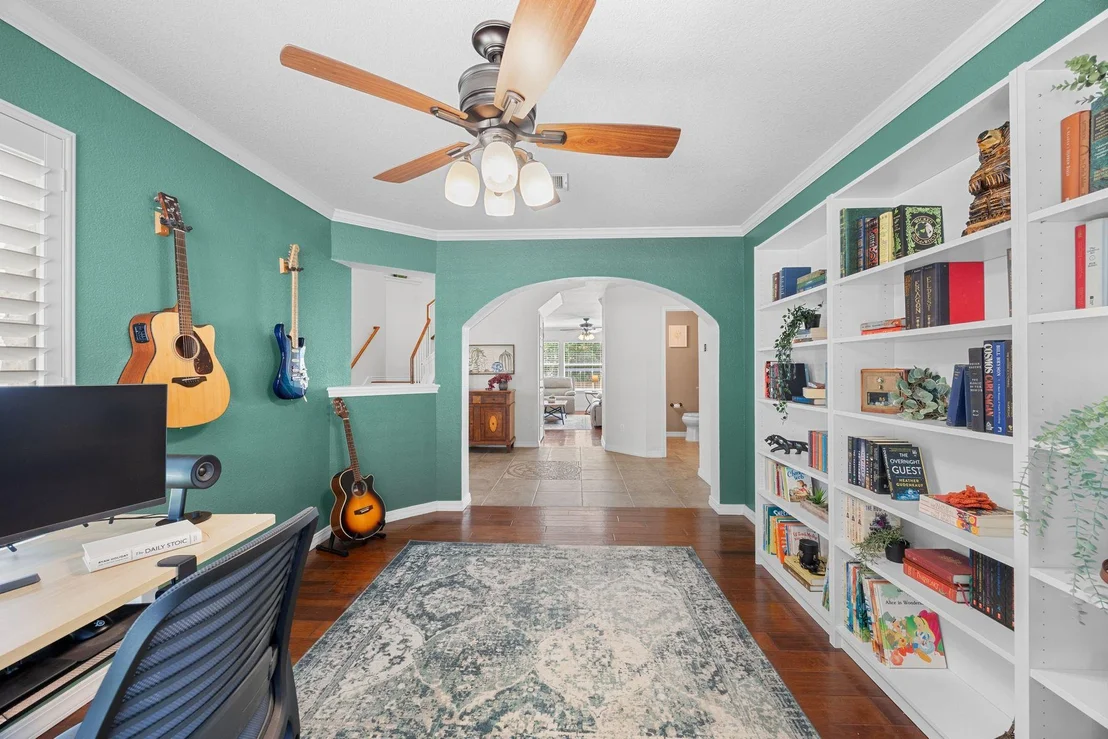 Photo of 828 Whitehall DR