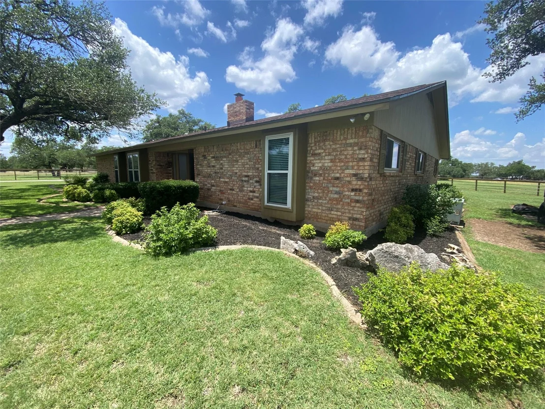 Photo of 140 Oakridge RD