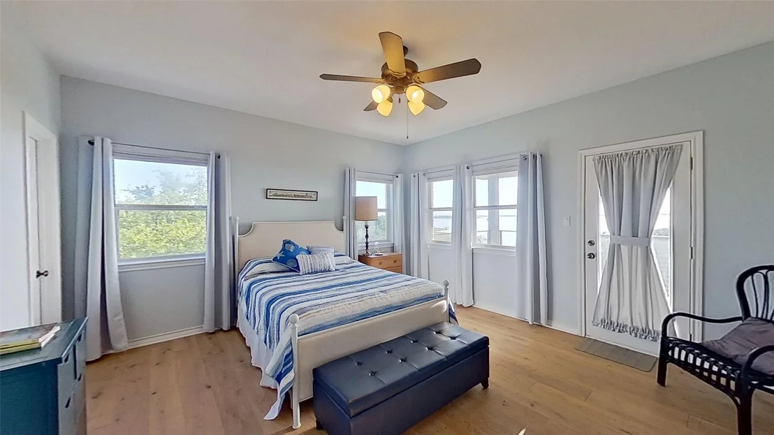 Photo of 4401 Sunset Cliff RD