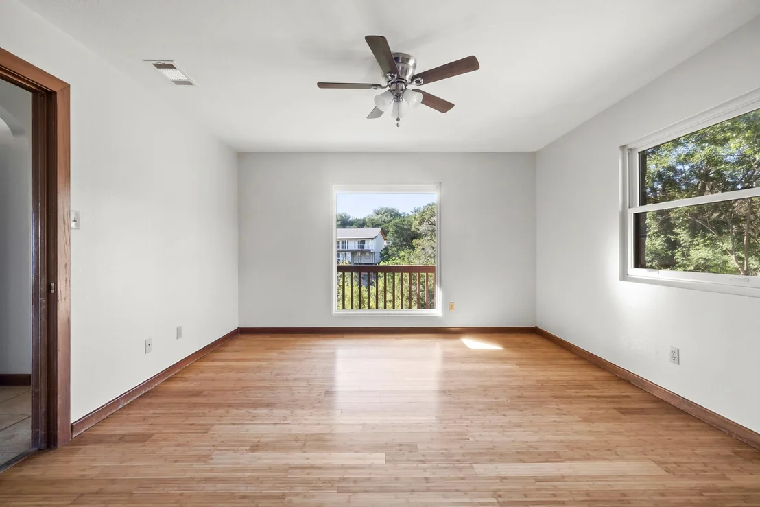 Photo of 18409 Lakepoint CV