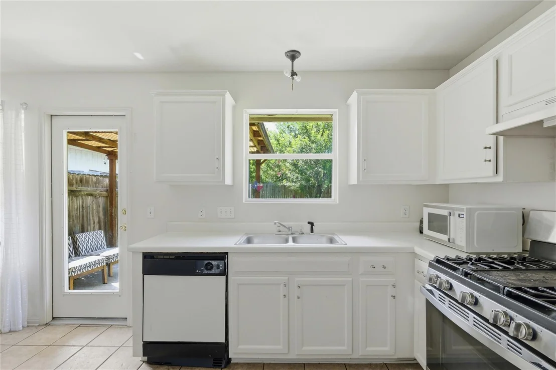 Photo of 310 Raintree DR