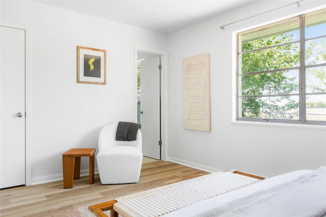 Photo of 304 W Bee ST