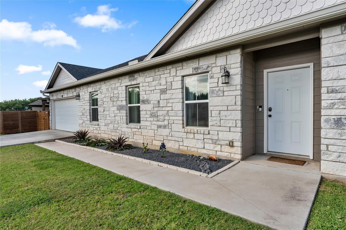 Photo of 102 Fox CIR