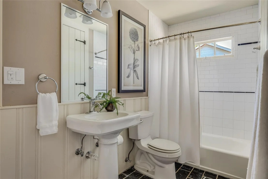 Photo of 4705 Fairview DR