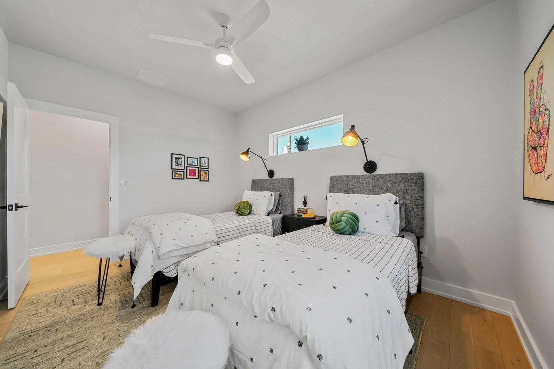 Photo of Unit A at 4607 Leslie Ave