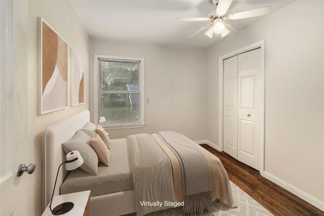 Photo of 4701 Leslie Ave