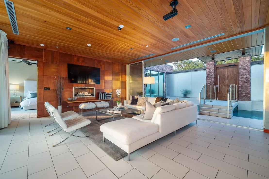 Photo of 105 Edgewater CV
