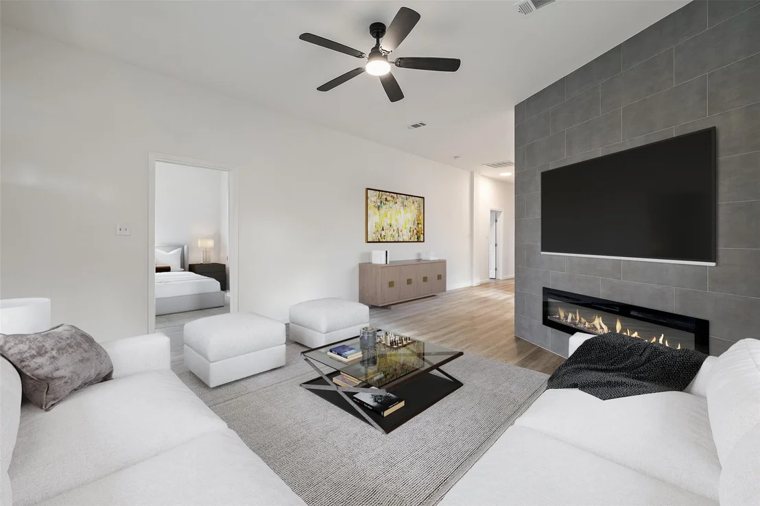 Photo of 707 W 7th ST