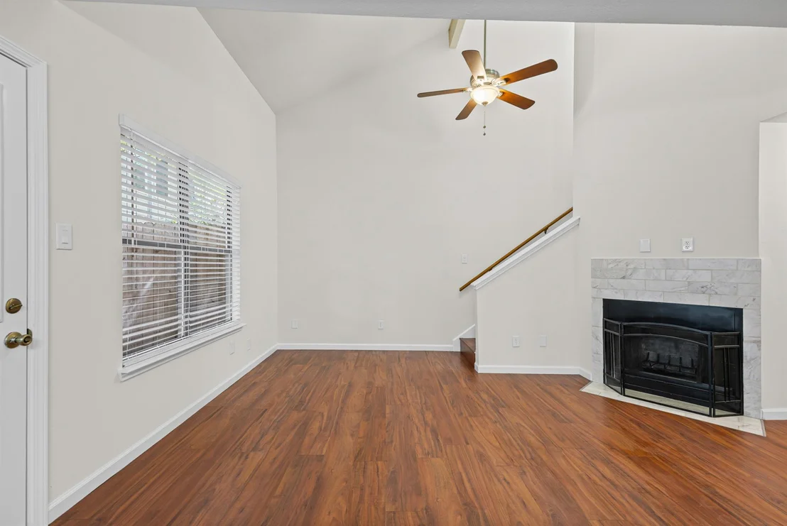 Photo of Unit 1402 at 512 Eberhart LN