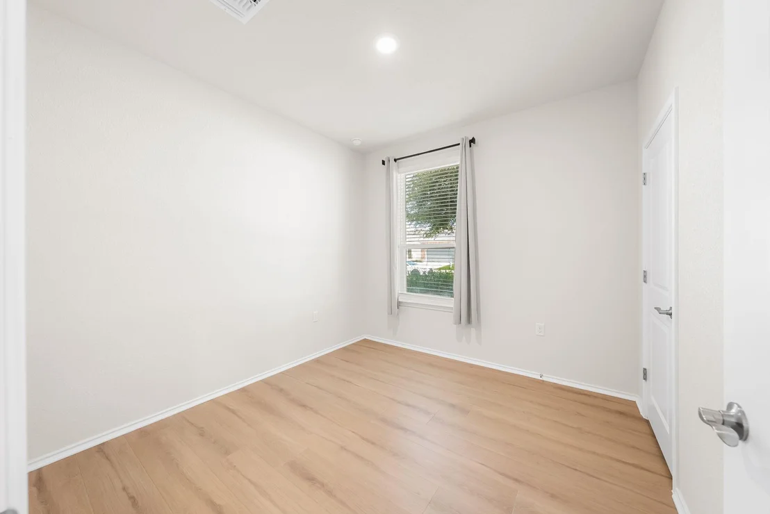 Photo of 120 Cross Bar ST