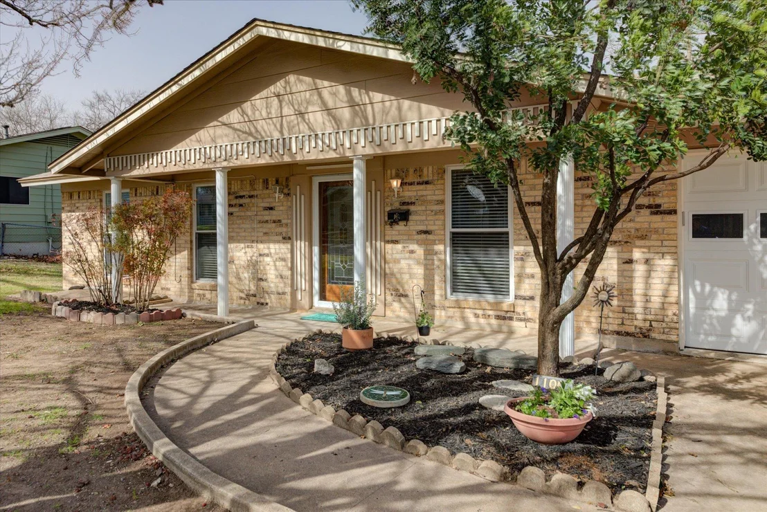 Photo of 1100 Colony North DR