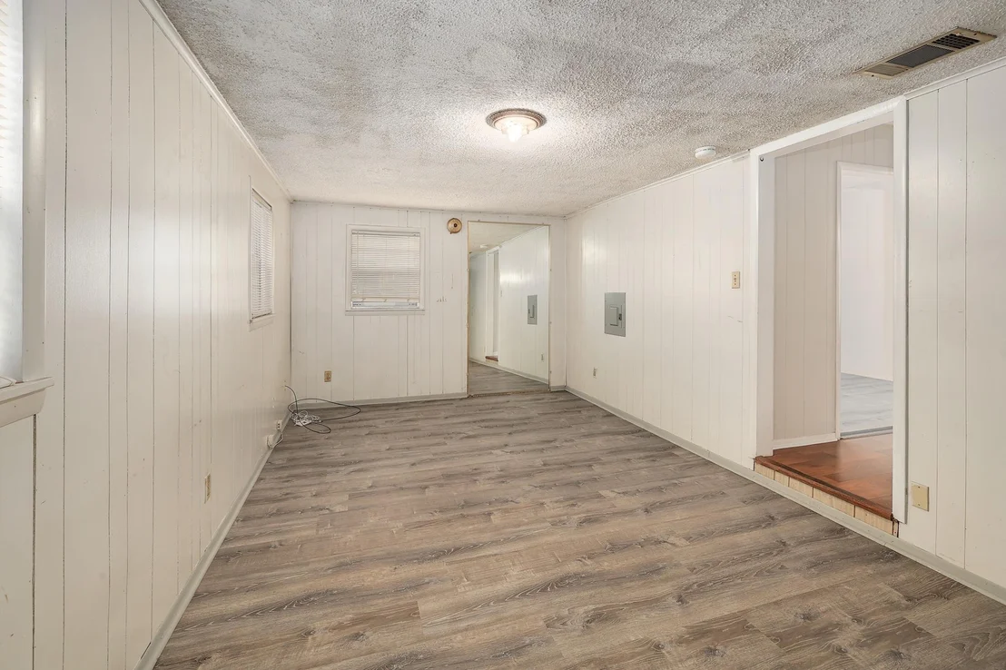 Photo of 4701 Leslie Ave