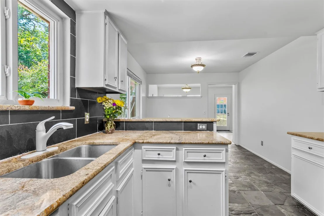 Photo of 1305 Doonesbury DR