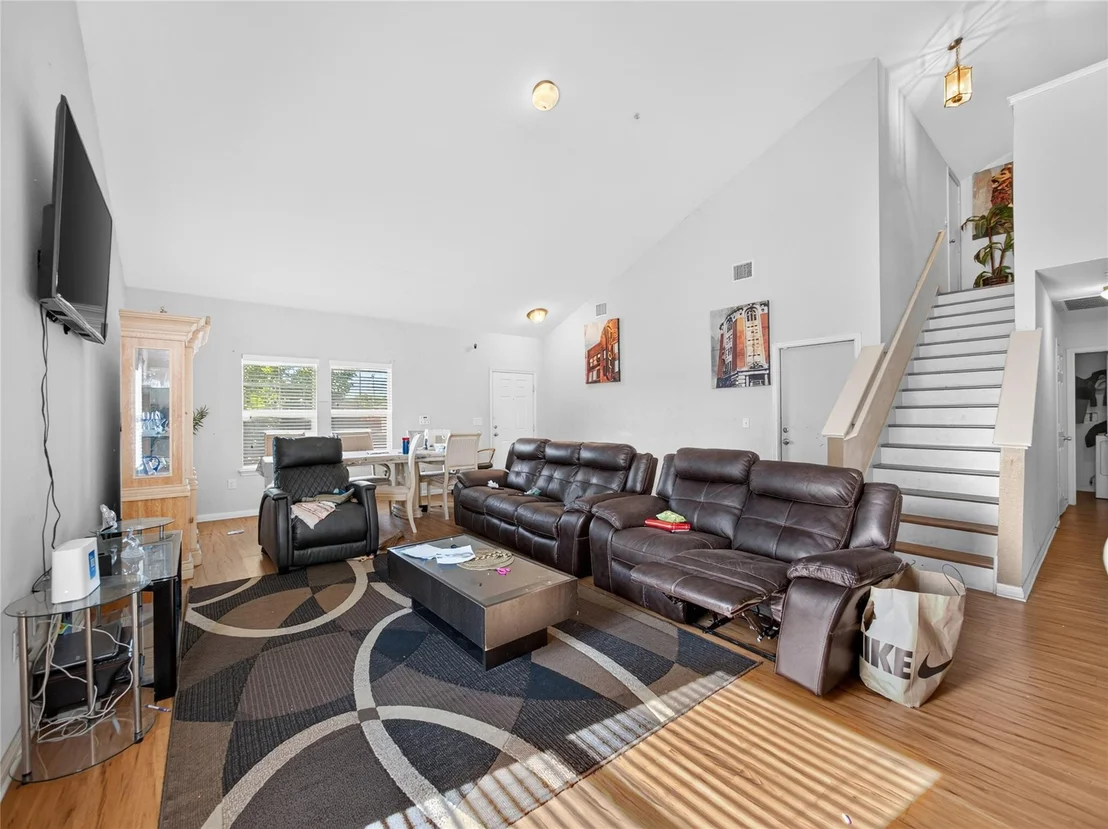 Photo of 417 Foxglove DR