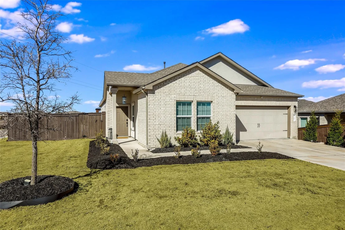 Photo of 1101 Bluewood BND