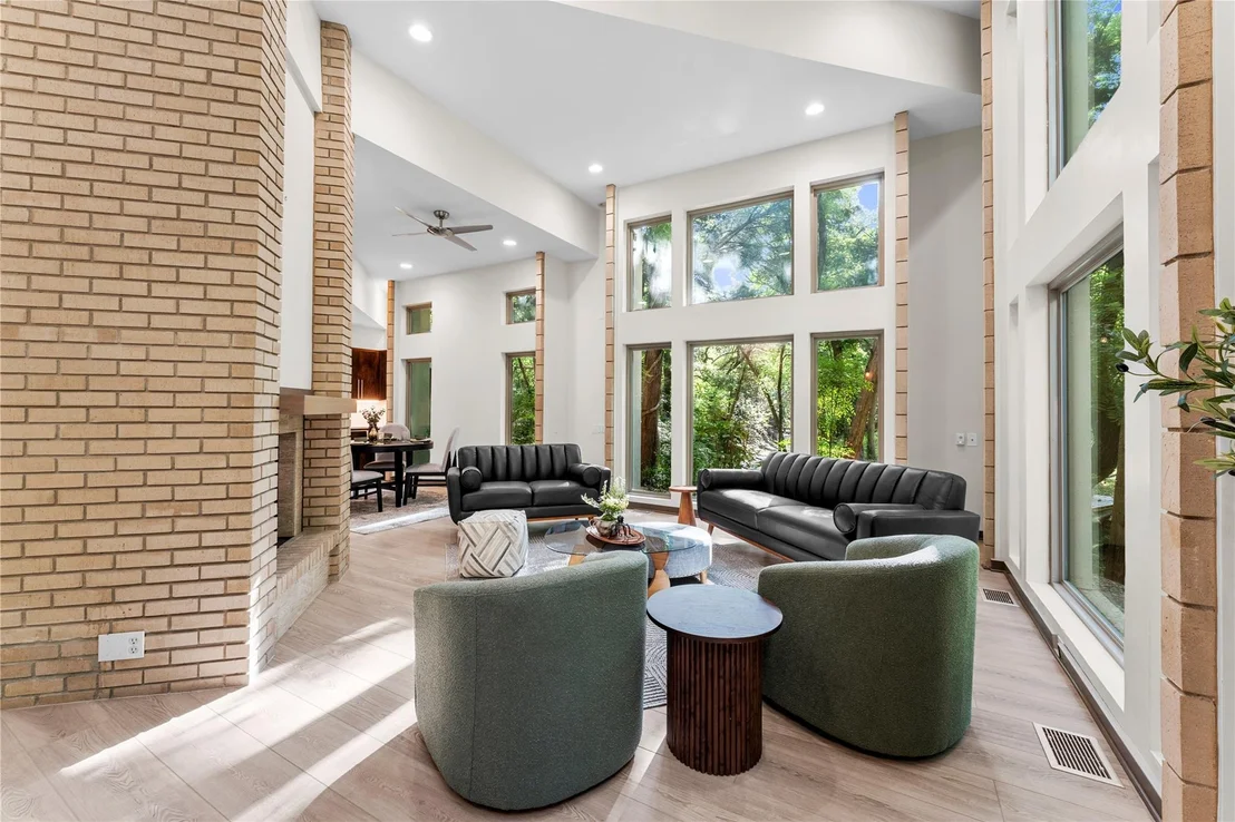 Photo of 3001 White Oak DR