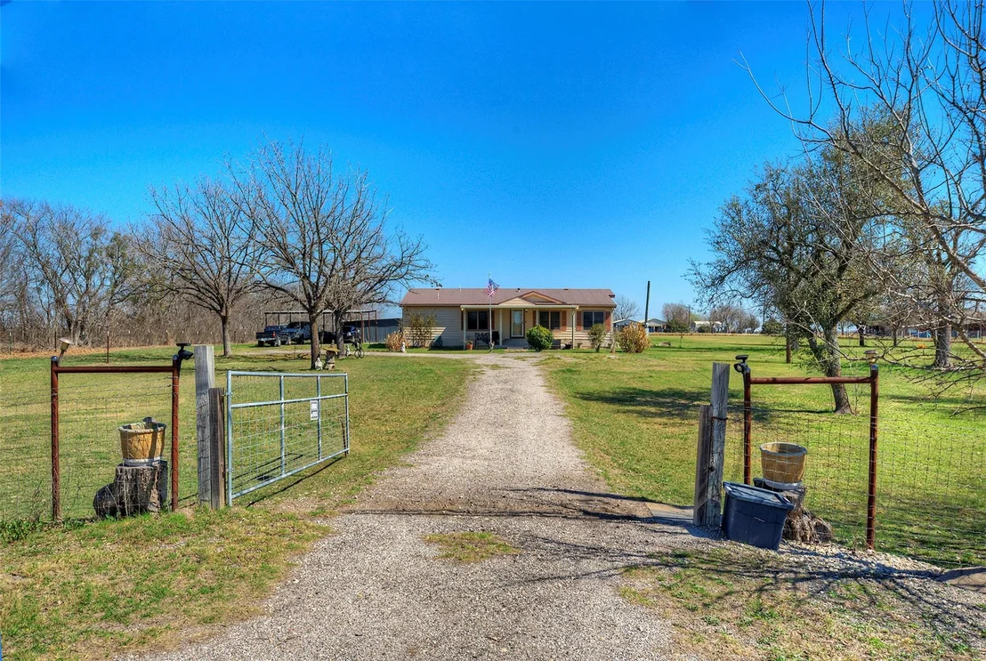 Photo of 901 County Road 134 RD
