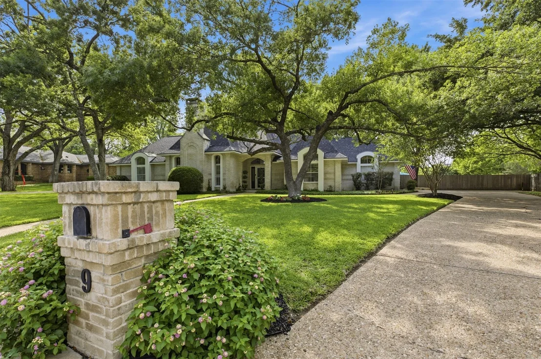 Photo of 9 Hillway DR