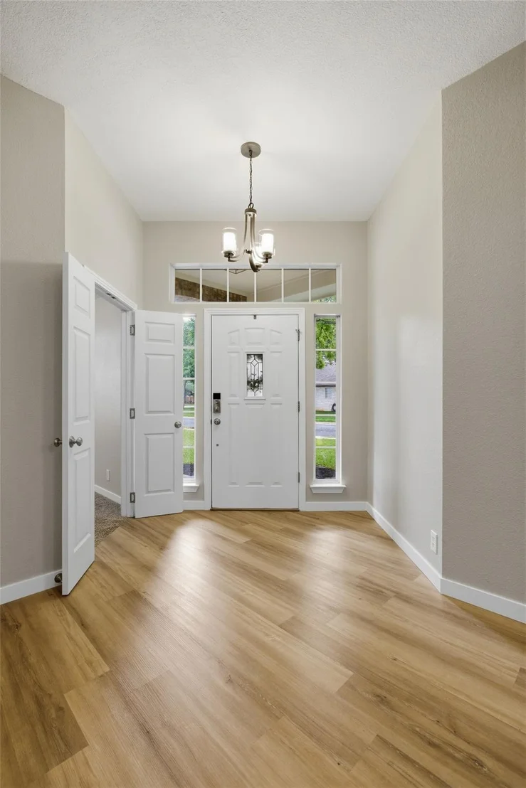 Photo of 2100 Red Oak CIR