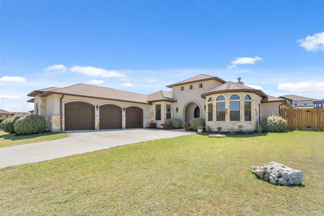 Photo of 1007 Saddle Bluff DR