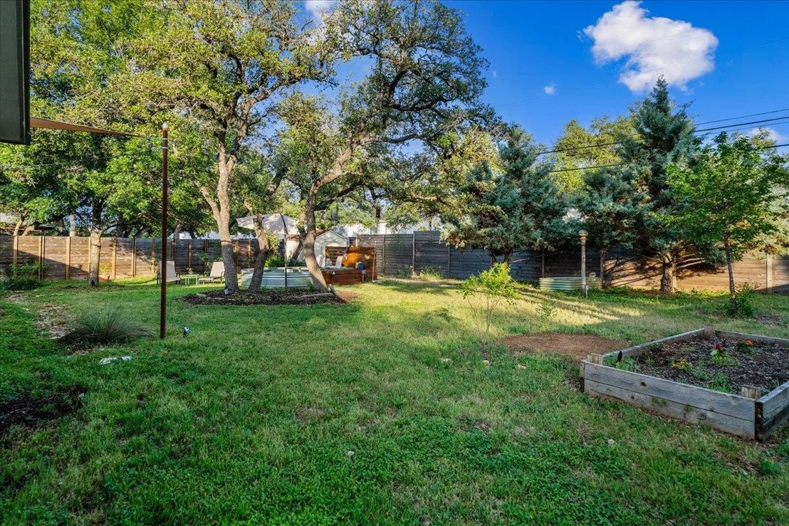 Photo of 6905 Whispering Oaks DR