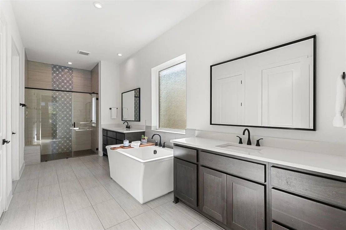 Photo of 544 Castillo BND
