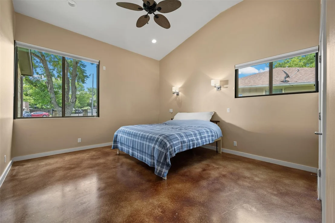 Photo of 5106 Spruce CV