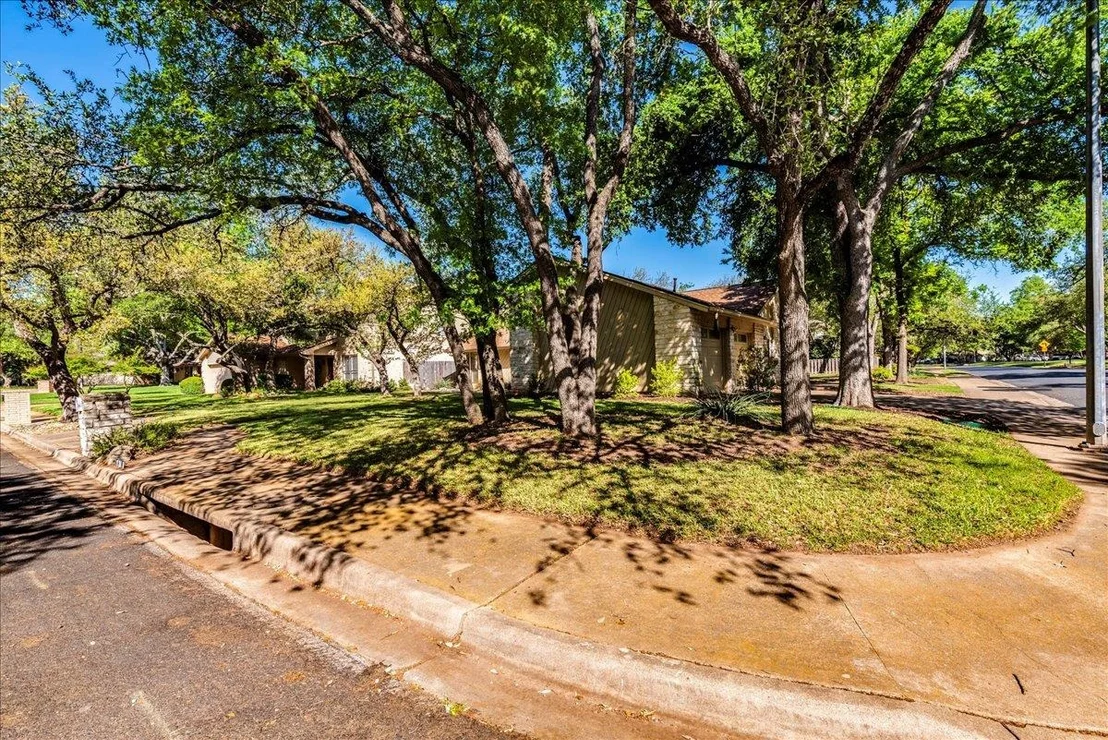 Photo of 7300 Tanbark CV