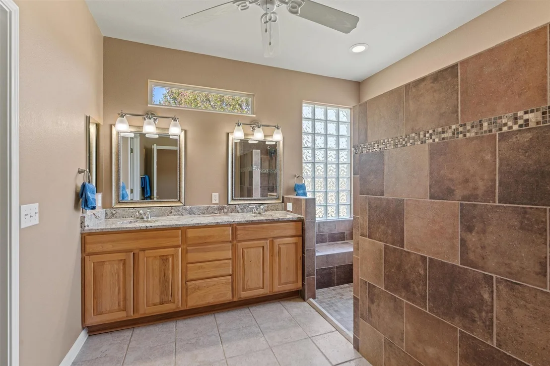 Photo of 127 Durango TRL