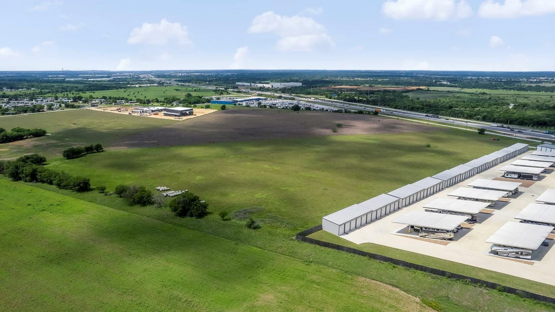 Photo of 6100 N Interstate 35 - 7 Acres