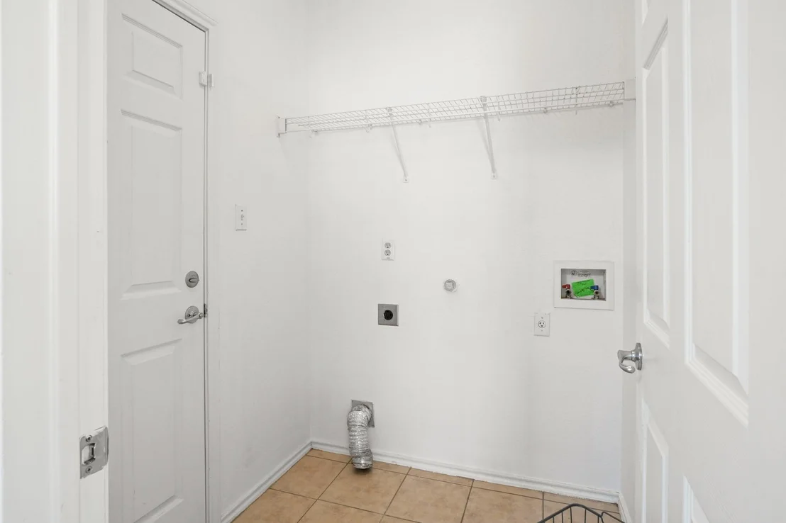 Photo of 141 Ashwood N