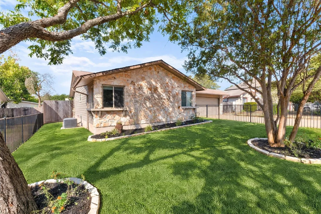 Photo of 11210 Henge DR
