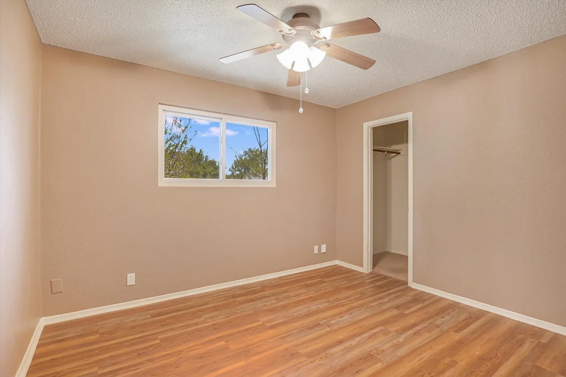 Photo of 606 Splitrock ST