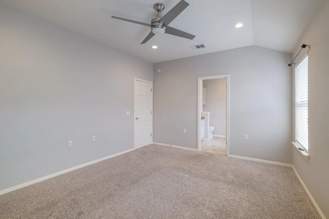 Photo of 412 Colonial Park BLVD