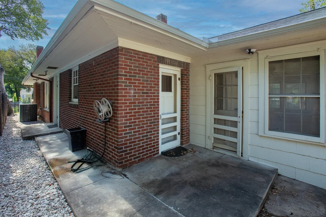 Photo of 3200 Harris Park Ave