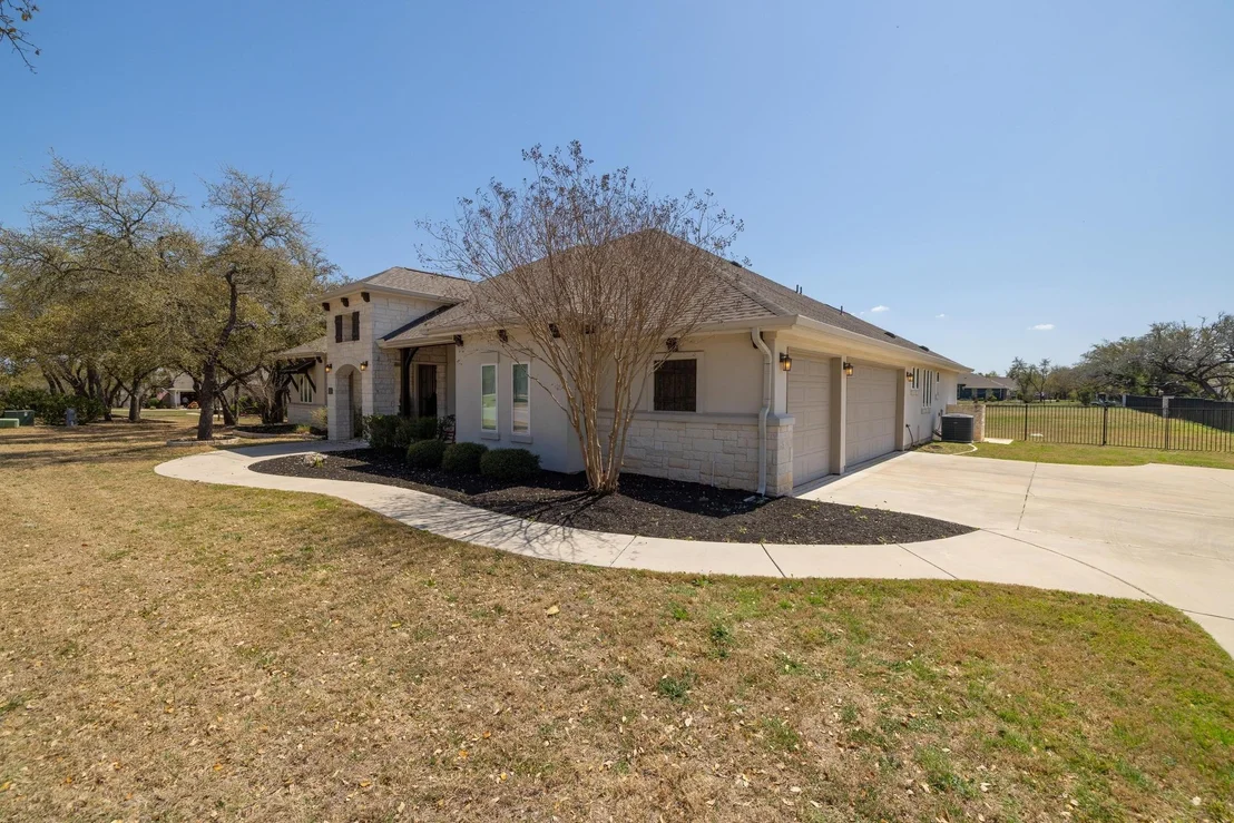 Photo of 221 Highland Oaks