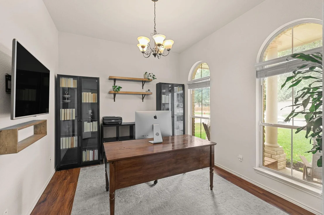Photo of 659 Cullen BLVD