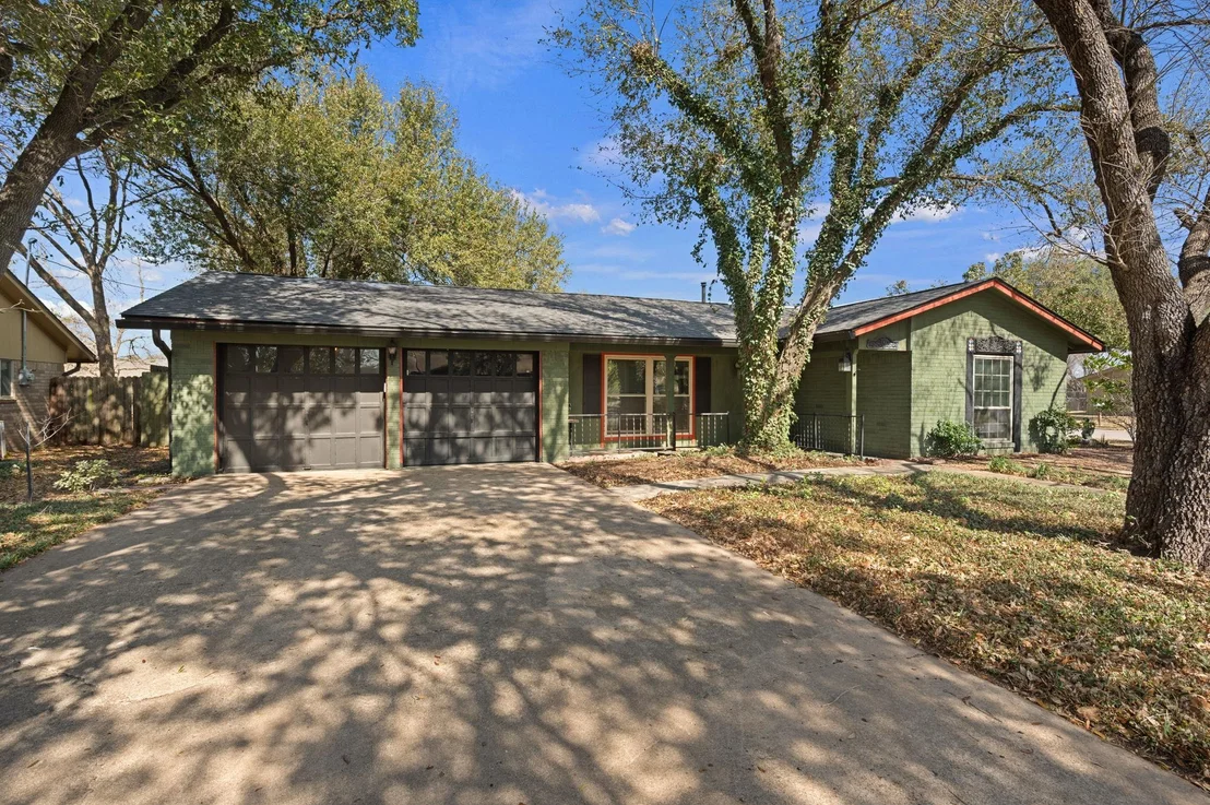 Photo of 1400 Summit CIR
