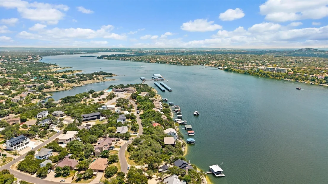 Photo of 18401 Lakepoint CIR