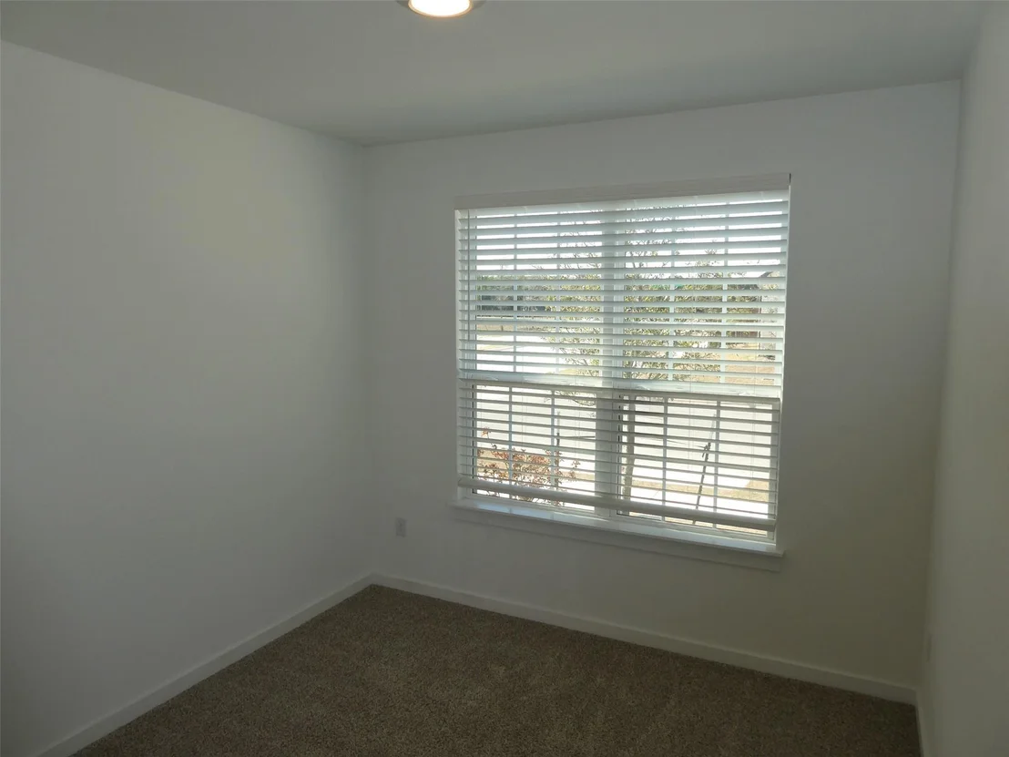 Photo of 1804 W CROW HOP VW