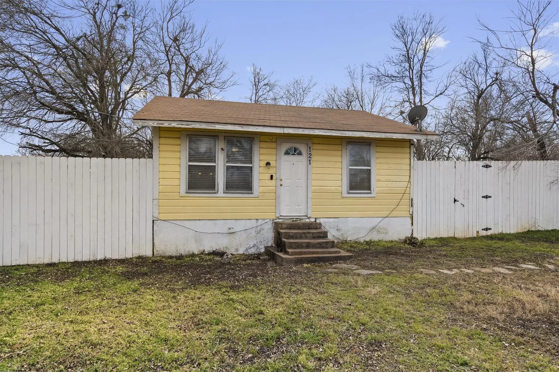Photo of 121 Jackson ST