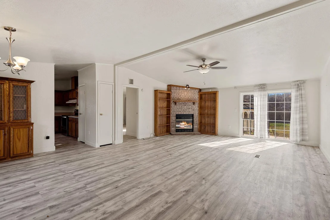 Photo of 502 E Pecan DR