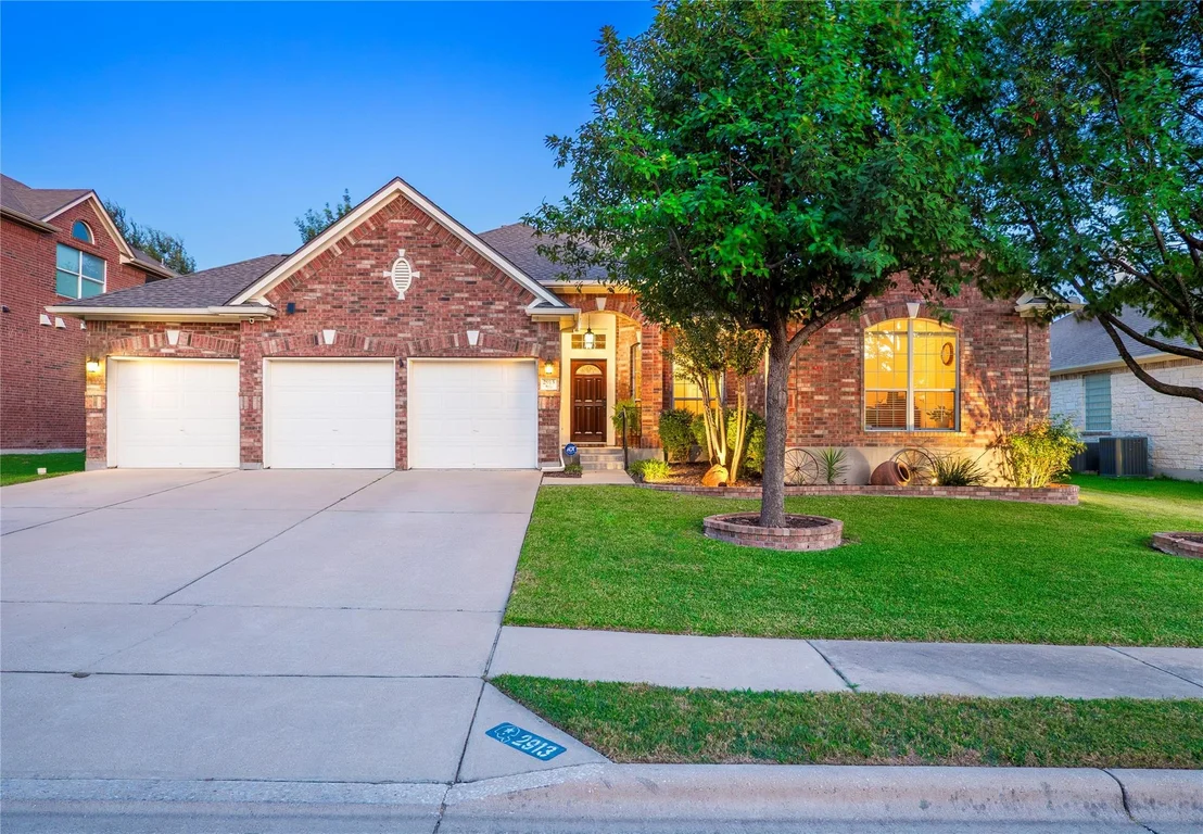 Photo of 2913 Clinton PL