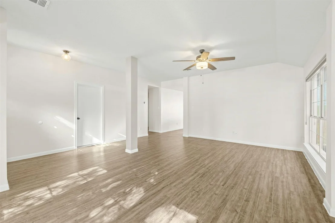 Photo of 2449 Roundabout LN