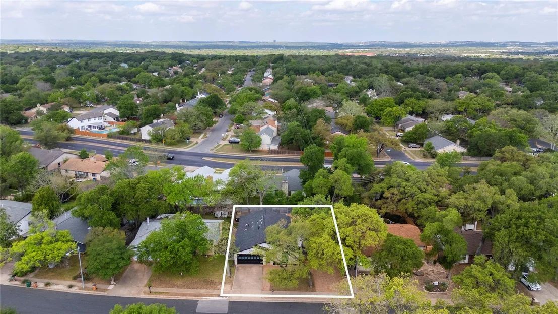 Photo of 7504 Whispering Oaks DR