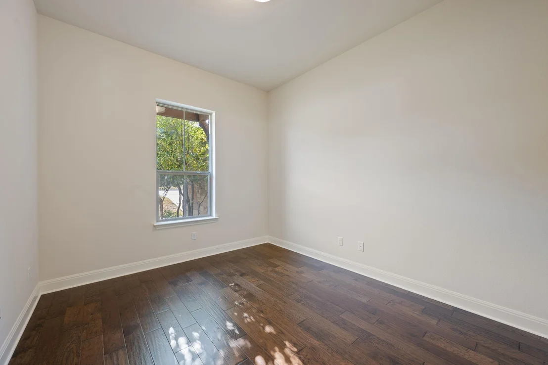 Photo of 102 Cedar Glen CV