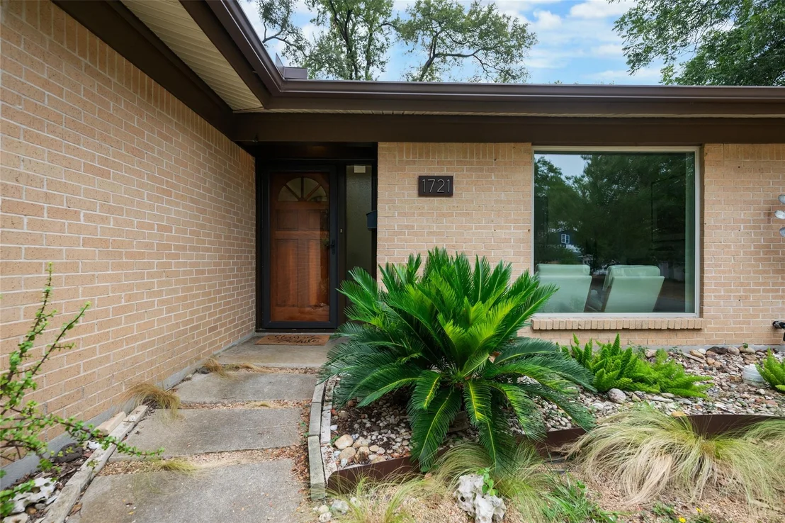 Photo of 1721 Deerfield DR