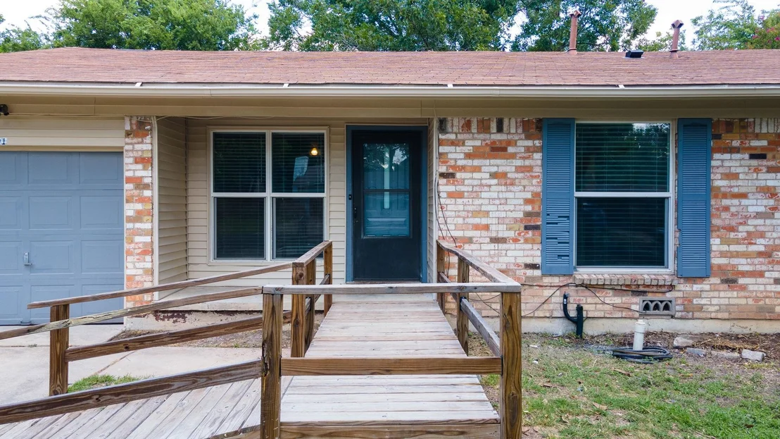 Photo of 1301 West LN